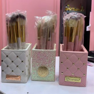 استند و براش bh cosmetics (ارسال رندوم)