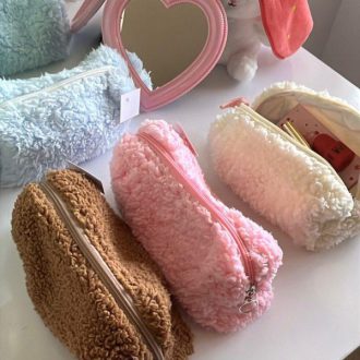 کیف آرایشی پشمالو